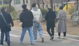 武汉男网红吃瓜事件是真的吗,真相揭秘还是网络炒作？